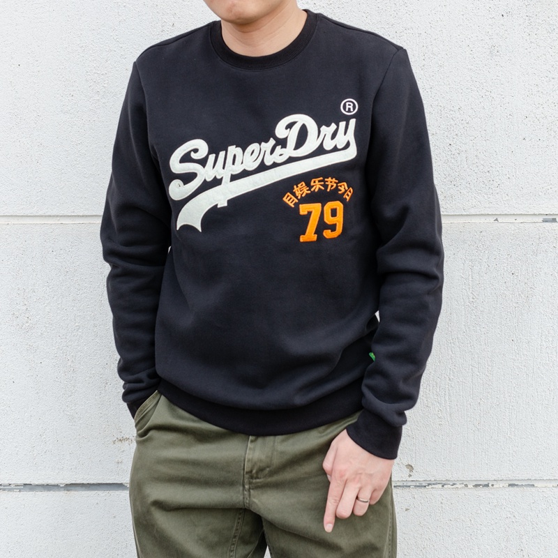 Superdry Superdry เสื้อสเวตเตอร์คอกลมลําลองพิมพ์ลายเสื้อสวมหัวตัวอักษร