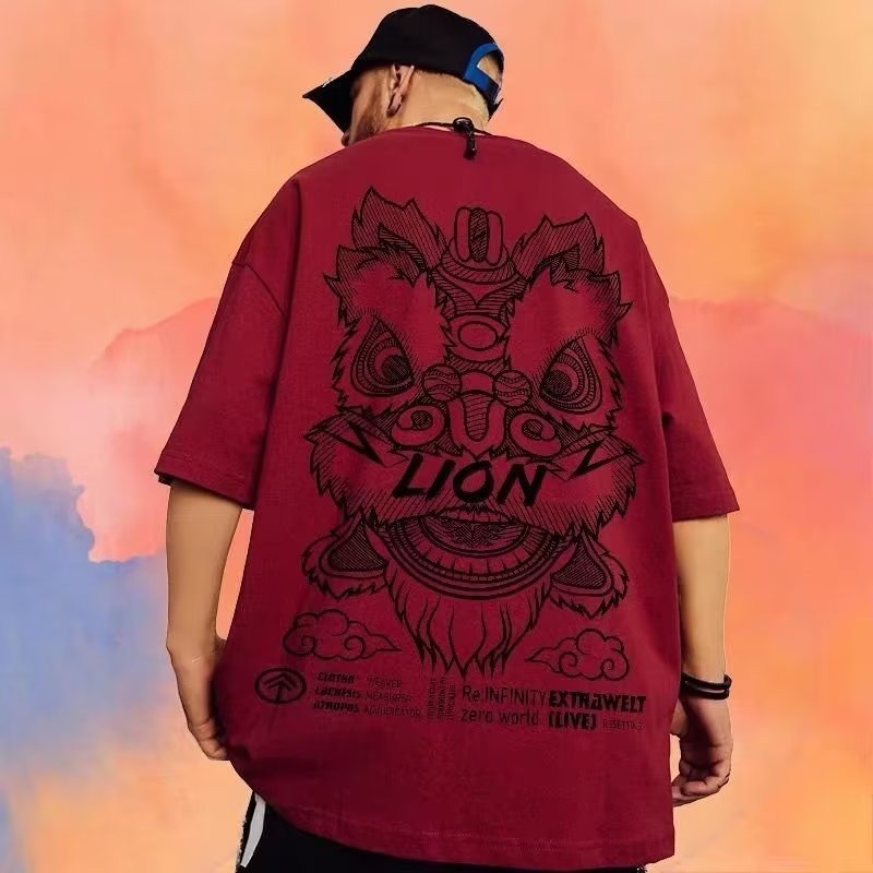 【Plus Size M-8XL】เสื้อยืดคอกลม แขนสั้น พิมพ์ลายสิงโต เชิดสิงโต ทรงหลวม สไตล์เกาหลี วินเทจ ขนาดใหญ่ แฟชั่นสําหรับผู้ชาย 2024