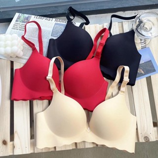 เสื้อชั้นในดันทรง ไร้โครง ไร้ขอบ เสริมฟองน้ำ ทรงดันอกดูมสุดๆ