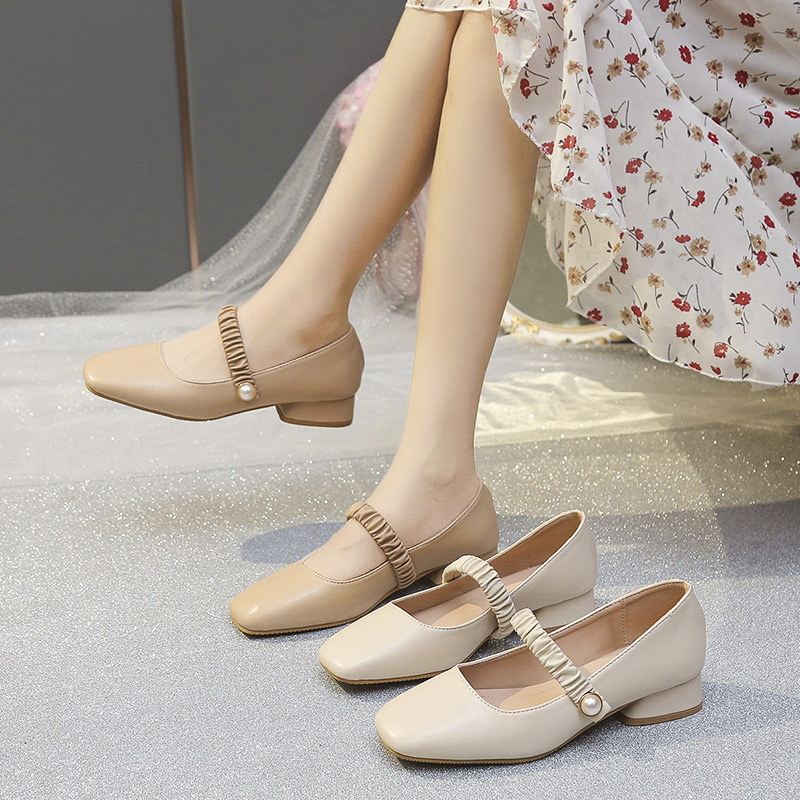 Chic Stroll รองเท้าแมรี่เจนเป็นรองเท้าสตรีที่เรียบง่ายและทันสมัย ​​สไตล์โรแมนติกฝรั่งเศสย้อนยุค สง่างามและต่ำ เหมาะสำหรับสวมใส่เป็นทางการไปทำงานทุกวัน