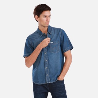 WRANGLER เสื้อเชิ้ตแขนสั้นผู้ชาย คอลเลคชั่น Weather anything REGULAR รุ่น WR W251R202 สียีนส์ แรงเลอร์ เสื้อเชิ้ตแขนสั้น เสื้อผ้า เสื้อผ้าผู้ชาย