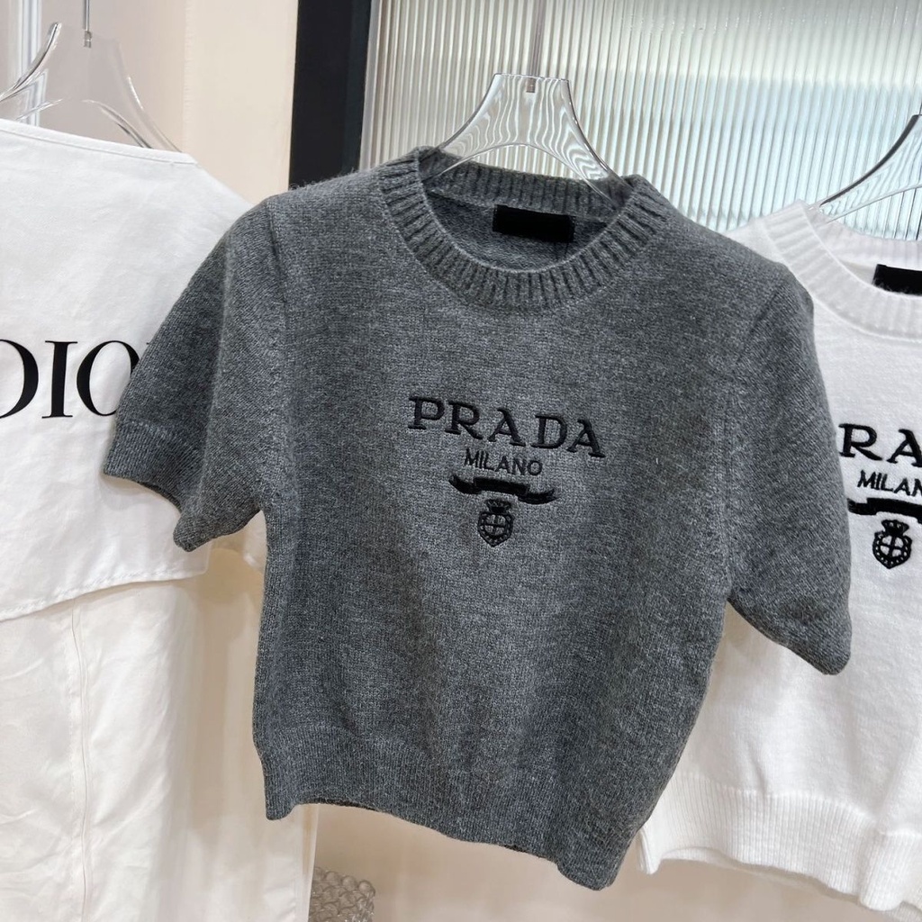 เสื้อคอกลม แขนสั้น ผ้าถัก ปักลาย