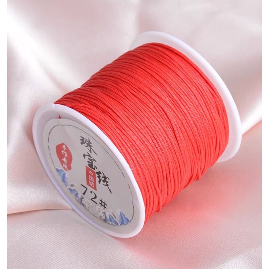 ไหมญี่ปุ่น 2 ชั้น ใช้ร้อยลูกปัด ถักเครื่องประดับเส้นแน่น เรียบลื่น ขนาด 0.8 มิล ยาว 45 เมตร และสีขาว 1 มิล ยาว 23 เมตร