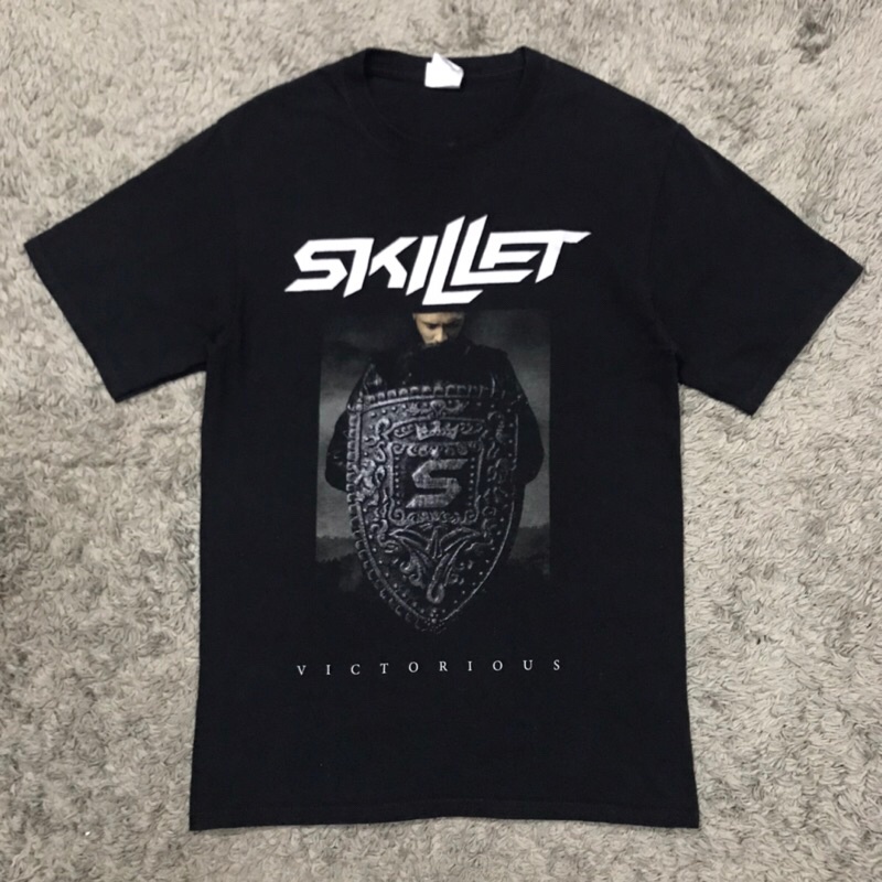 แฟชั่นใหม่ล่าสุด เสื้อยืดแขนสั้น SKILLET มือสองของแท้