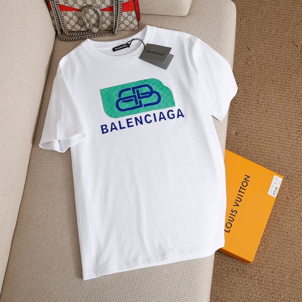 Balenciaga เสื้อยืดคอกลม แขนห้าส่วน ผ้าฝ้ายแท้ พิมพ์ลายปารีสล็อก แฟชั่นฤดูร้อน สําหรับผู้ชาย และผู้หญิง 240102