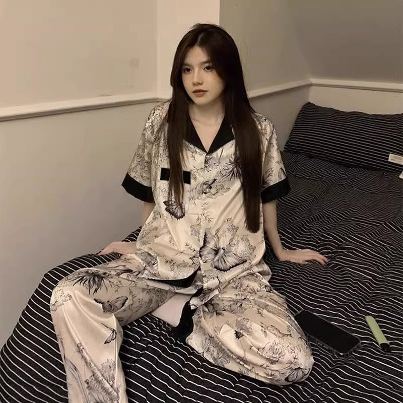 ชุดนอนลายผีเสื้อผ้าไหมน้ำแข็งสำหรับผู้หญิง สไตล์น่ารักสำหรับฤดูร้อน เหมาะสำหรับสวมใส่ในหลายโอกาส
