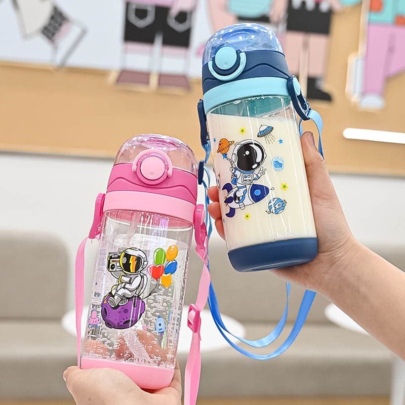 ขวดน้ำหลอดเด้ง มีสายสะพาย คว่ำไม่มีหก และหูหิ้วถือ ขนาด 600 ml พร้อมส่งจากไทย