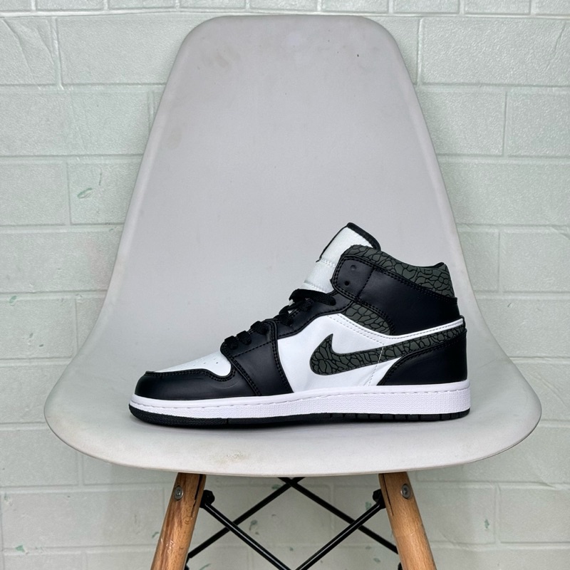 Nike Air Jordan 1 Mid SE รองเท้าช้างแพนด้า Leisure