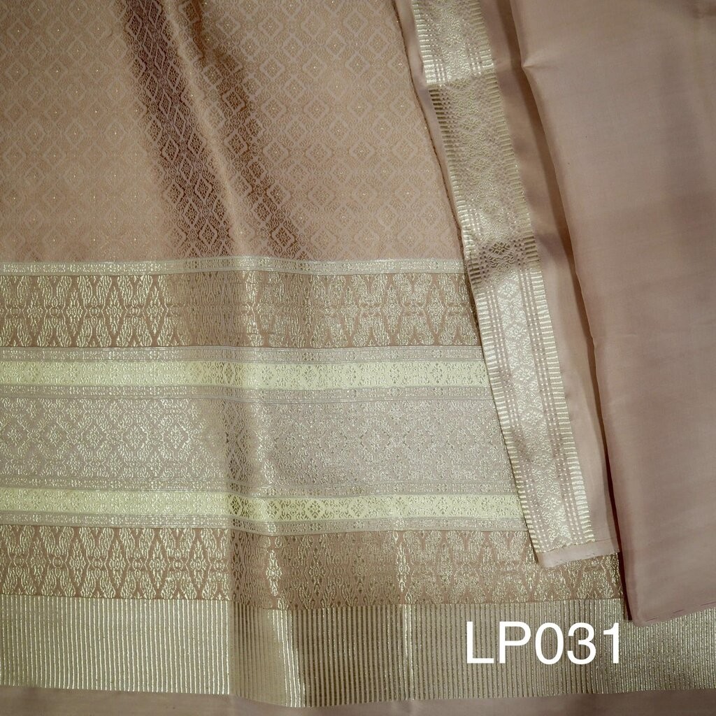 (ผ้าชุด) ผ้าไหมยกดอกลำพูน (สีพื้น 2เมตร+ลาย 2.4เมตร) สีน้ำตาลเบจ รหัส N90-AA-LP031