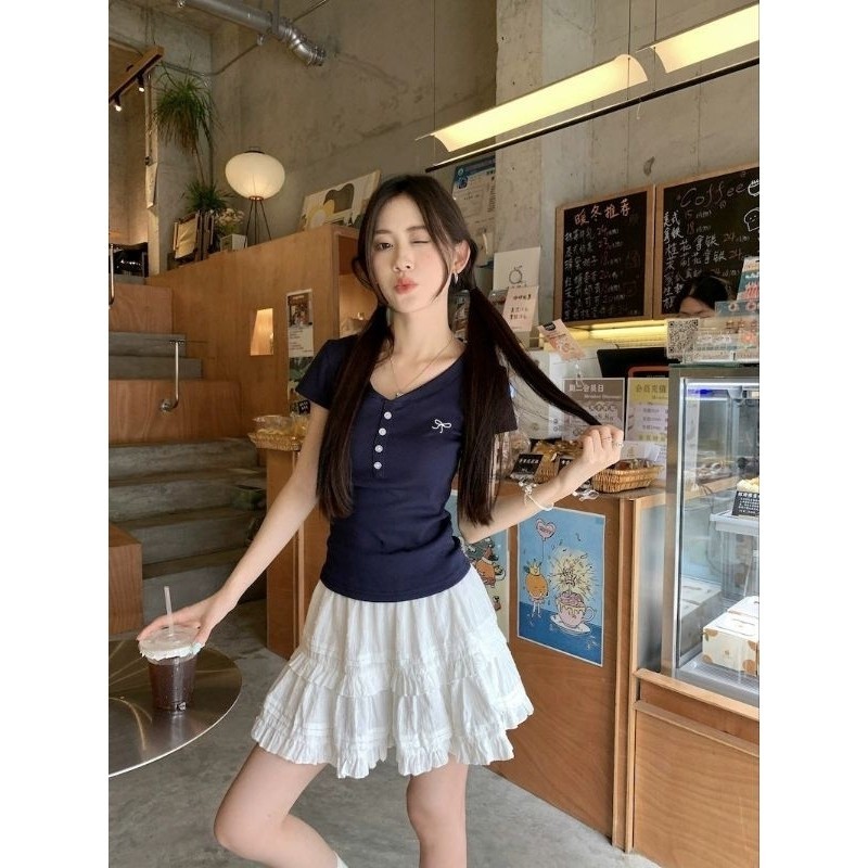 Glassy Sky💖พร้อมส่ง💖 เสื้อครอปคอกลม มินิมอนสไตล์ แขนสั้น ดีเทลแต่งลายโบว์สีพื้น เสื้อแขนสั้น(FYT80) - รูปที่ 5