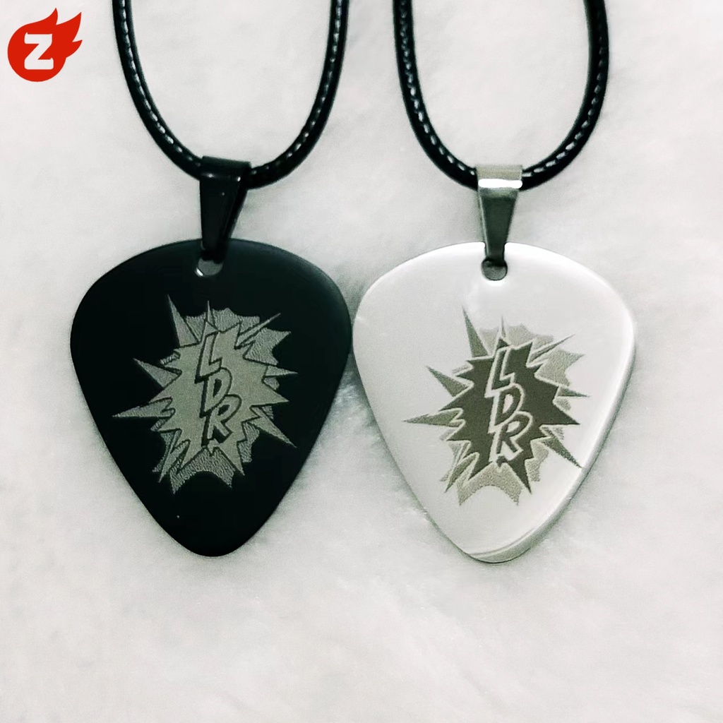 พวงกุญแจรูปจิกเกียร์ Lana Del Rey พร้อมเชือกหนัง สแตนเลสมันทึบ