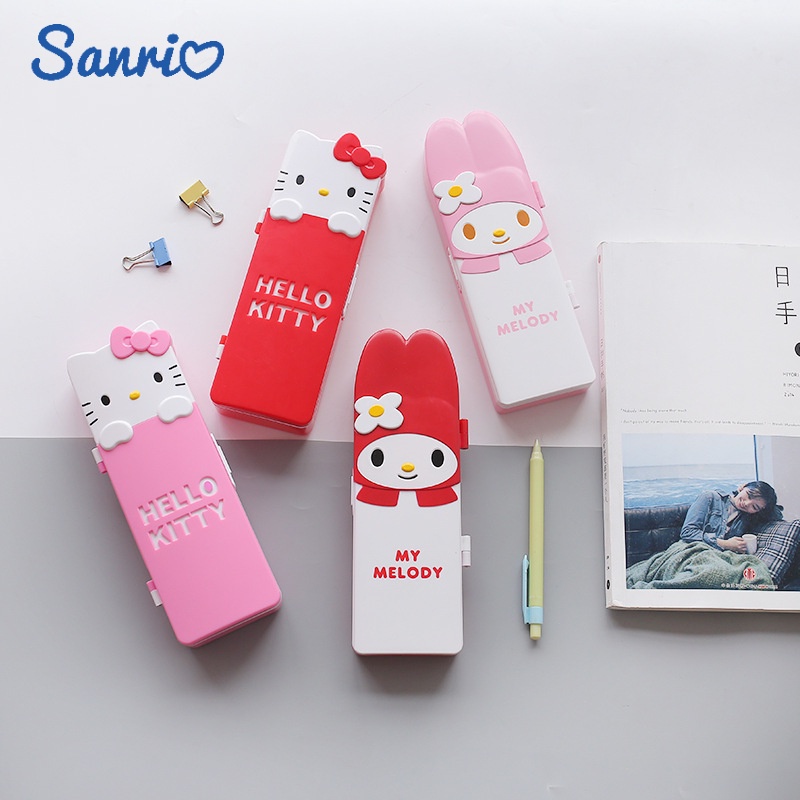 Sanrio HelloKitty กล่องเครื่องเขียน กล่องปากกาเมโลดี้ Hello Kitty กล่องเก็บเครื่องเขียน พลาสติก รูปร่างน่ารัก สามมิติ กล่องเครื่องเขียน