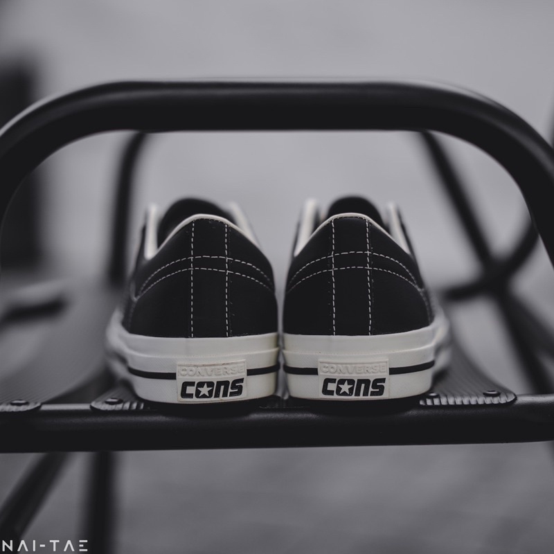 CONVERSE ONE STAR PRO LEATHER OX WHITE / BLACK รองเท้า Hot sales