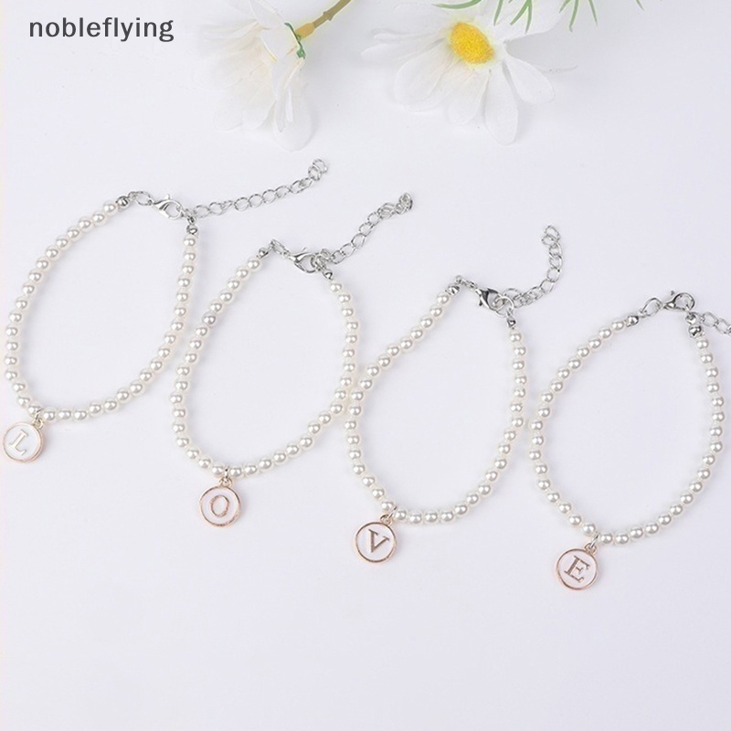 Nf สร้อยข้อมือ ประดับมุก 26 ตัวอักษรภาษาอังกฤษ A-Z ปรับได้ เครื่องประดับ ของขวัญ สําหรับผู้ชาย และผู้หญิง