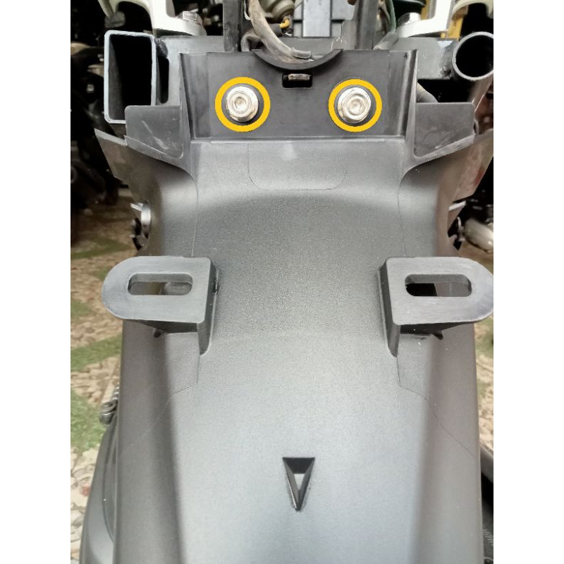 LIVE - REAR FALCON BOLT MIO SMILE SPORTY SOUL FINO CARBON 2 KEYS (1 PCS) / STAINLESS STEEL BOLT ORIG