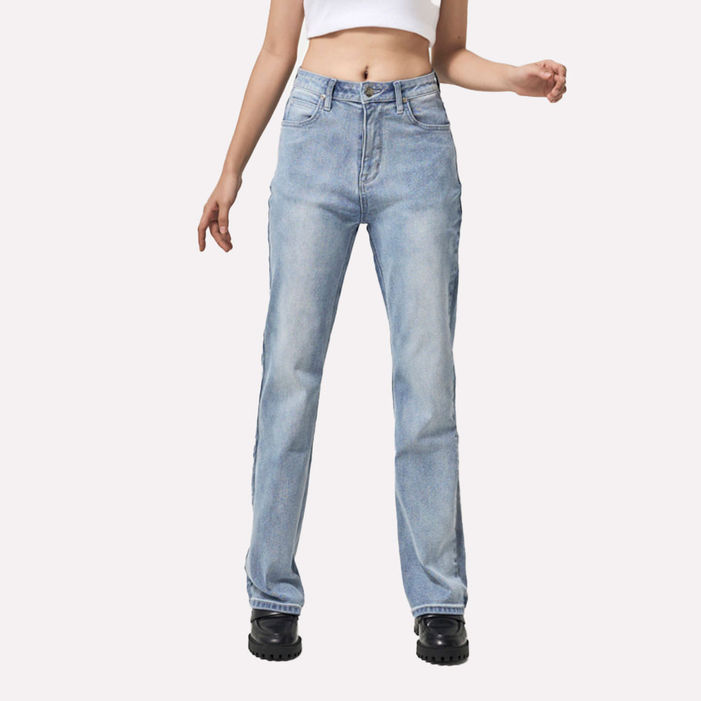 LEE กางเกงยีนส์ผู้หญิง คอลเลคชั่น Lee Pink เอวสูง ทรงตรง-ขาม้า ทรง Boot Cut รุ่น LE F324WBOTN30 สียีนส์อ่อน