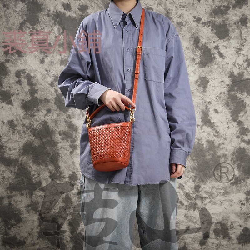 Qiuzhen Shop ของแท้หนังทอมือหญิงกระเป๋าผัก Tlain Cowhide ล้างแว็กซ์ Retro วรรณกรรม Messenger Classy 