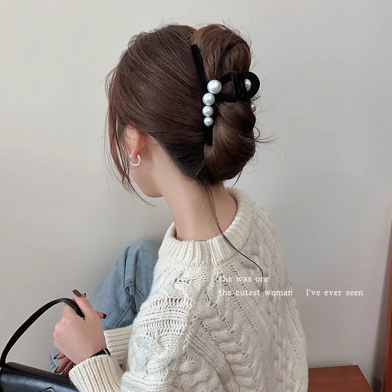 กิ๊บติดผม รูปปลาฉลาม ประดับไข่มุก ระดับไฮเอนด์ สีดํา สไตล์เกาหลี เรโทร เครื่องประดับ แฟชั่นสําหรับผู้หญิง