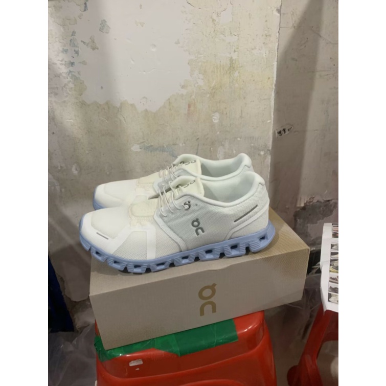 ใหม่ On Cloud 5 รองเท้าวิ่ง ดูดซับแรงกระแทก สีขาว สีฟ้า สําหรับผู้ชาย และผู้หญิง 2023