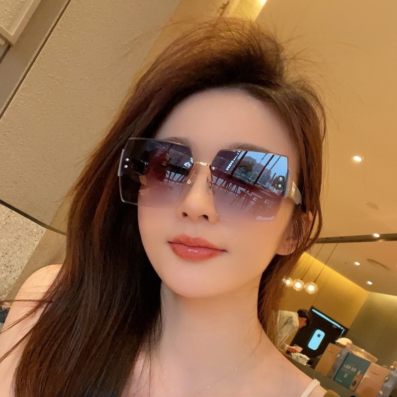 แว่นตากันแดด กรอบสี่เหลี่ยม ชายหาด แฟชั่นสําหรับผู้หญิง ใหม่ ไร้กรอบ ตัดขอบ ป้องกันรังสียูวี ม่านบังแดด