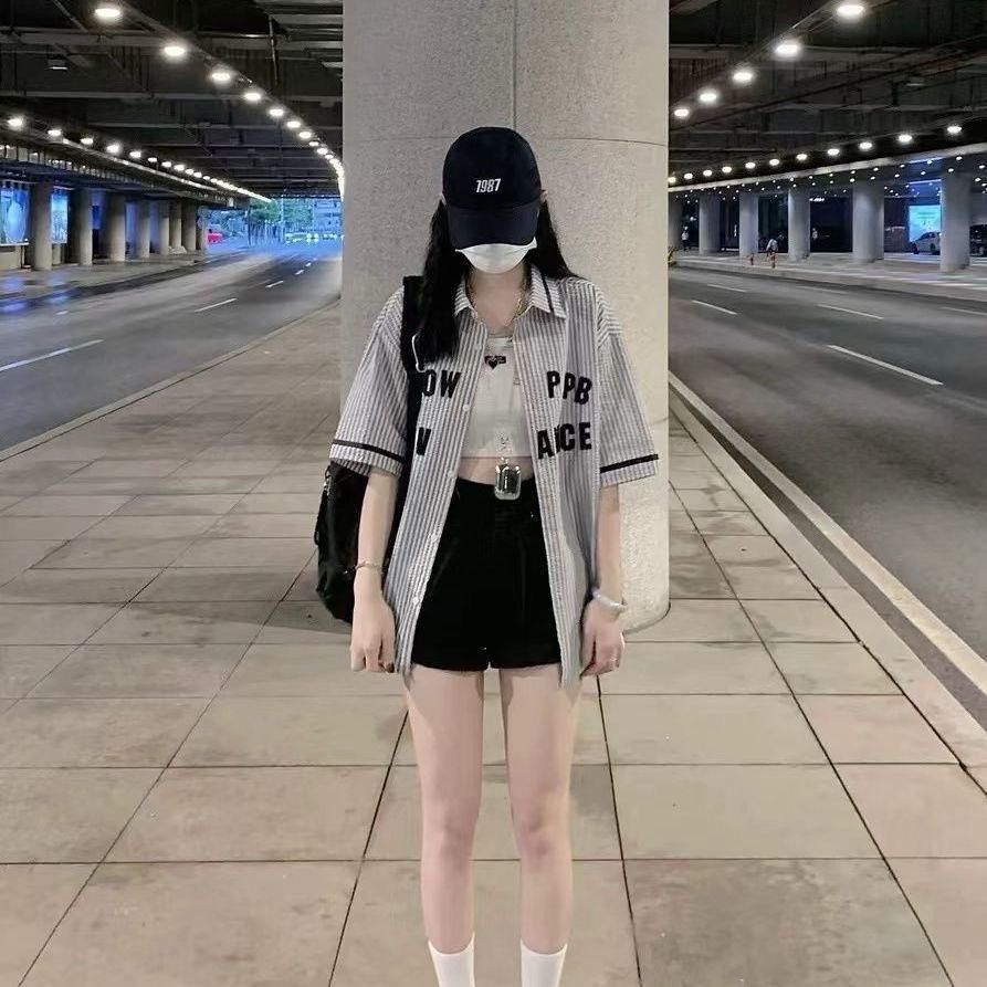 Dahong เสื้อเบลาส์ผู้หญิง oversize เสื้อเชิ้ตโปโล ทรงหลวม ลายทาง แฟชั่นอเมริกันย้อนยุค ลายทาง แฟชั่นอเมริกันย้อนยุค W532 รูปที่ 4