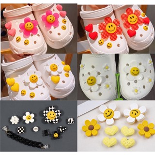 แฟชั่นการออกแบบดอกทานตะวัน Jibitz ชุดสําหรับผู้หญิง Daisy ดอ…