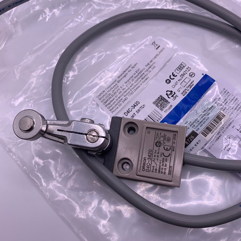 ในไทย D4C-3420  D4C-3420 LIMIT SWITCH D4C-3420  LIMIT SWITCH ออกบิลทักเชท