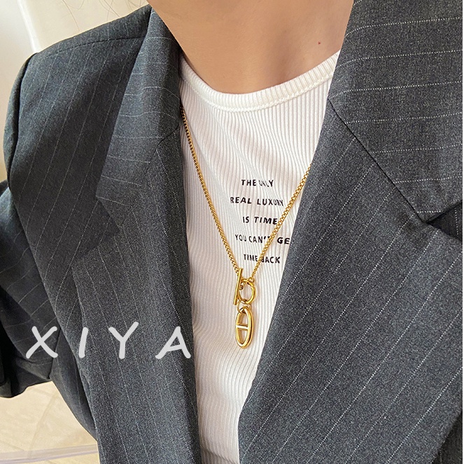 Xiya สร้อยคอไทเทเนียม จี้ตัวอักษร OT หัวเข็มขัดหมู เข้าได้กับทุกชุด ราคา ถูกที่สุด ดีลบีเคเค แกลเลอรีภาพที่ 5