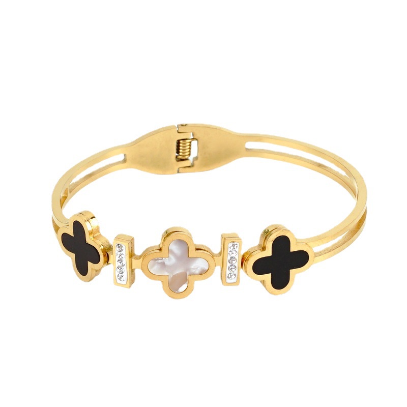 สไตล์เกาหลี Lucky Four-Leaf Clover Diamond-Studded สร้อยข้อมือเหล็กไทเทเนียมประณีตแฟชั่น All-Match สร้อยข้อมือเครื่องประดับของขวัญ ของขวัญ