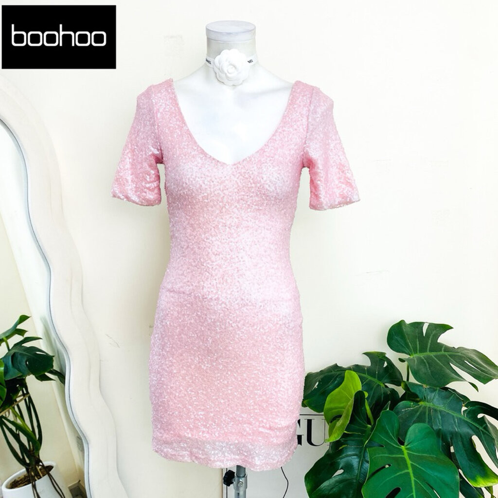 ไซด์ XS แบรนด์ boohoo แท้ 100%🌸เดรส งานเกล็ดวิบวับ สีชมพูนม ใส่ออกงาน ทรงเข้ารูป เดรสออกงาน ชุดปาร์ต