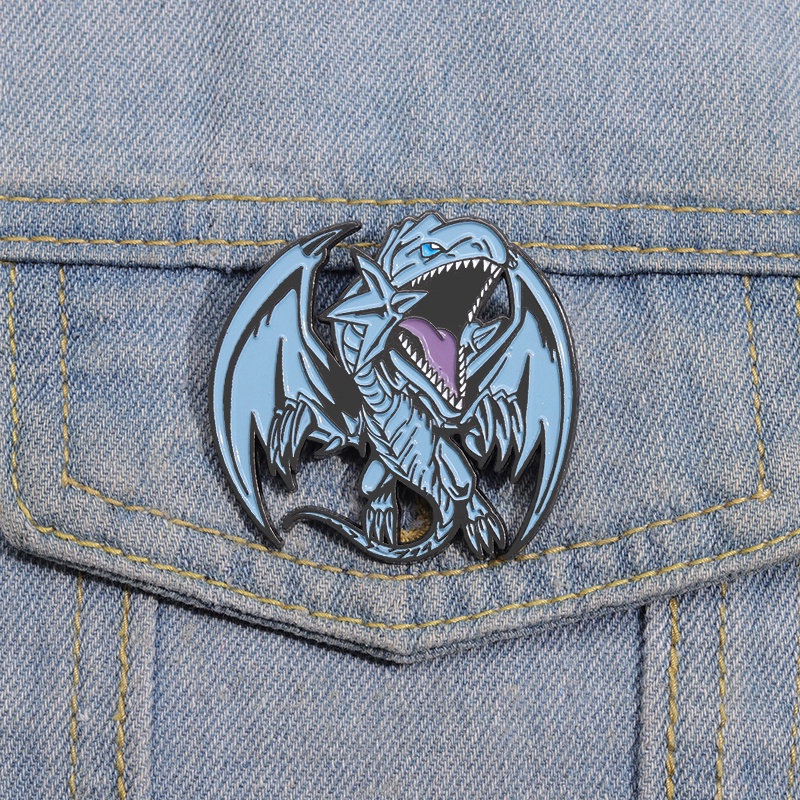 เข็มกลัดโลหะ รูปการ์ตูนอนิเมะญี่ปุ่น King Blue Eyes White Dragon สร้างสรรค์ ของขวัญ สําหรับเพื่อน