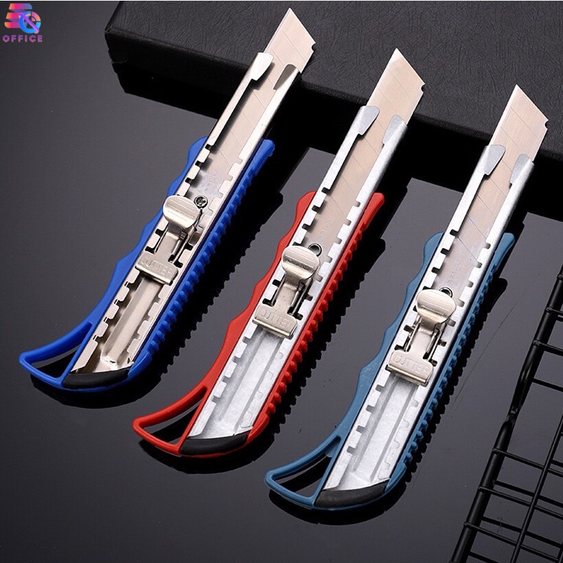 คัตเตอร์ มีด อเนกประสงค์ ด้ามแสตนเลส ขนาดใหญ่ 18 มม คละสี 1 ขิ้น พร้อมส่ง