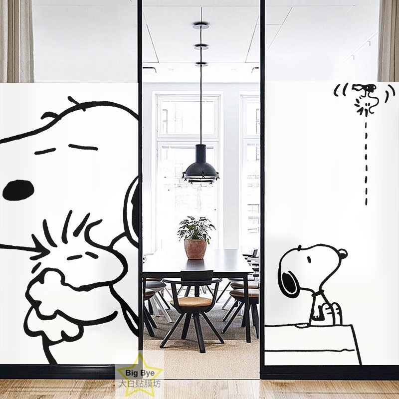 PVC การ์ตูนแก้วกันน้ําสติกเกอร์ตกแต่ง Snoopy ห้องน้ําประตูโปร่งใสทึบแสงหน้าต่างฟิล์มความเป็นส่วนตัวไฟฟ้าสถิต Glueless สเปรย์น้ํา Self-Adhesive