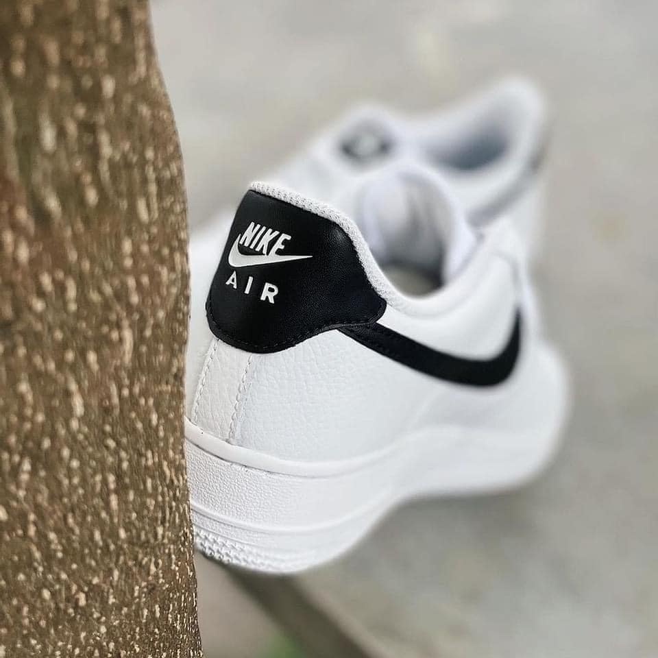 Nike Air Force 1 สีดำและสีขาว รองเท้า free shipping
