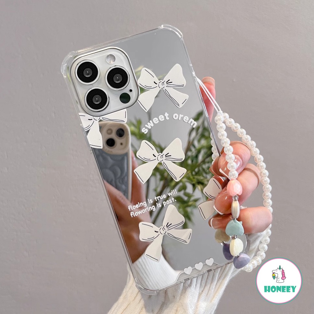 เคสโทรศัพท์มือถือ TPU นิ่ม กันกระแทก ปิดด้านหลัง ประดับโบว์ สีขาว พร้อมกระจกแต่งหน้า และสายคล้องข้อมือ สําหรับ iPhone 11 15 Pro Max 14 13 12 Pro Max Xr Xs 7 8Plus