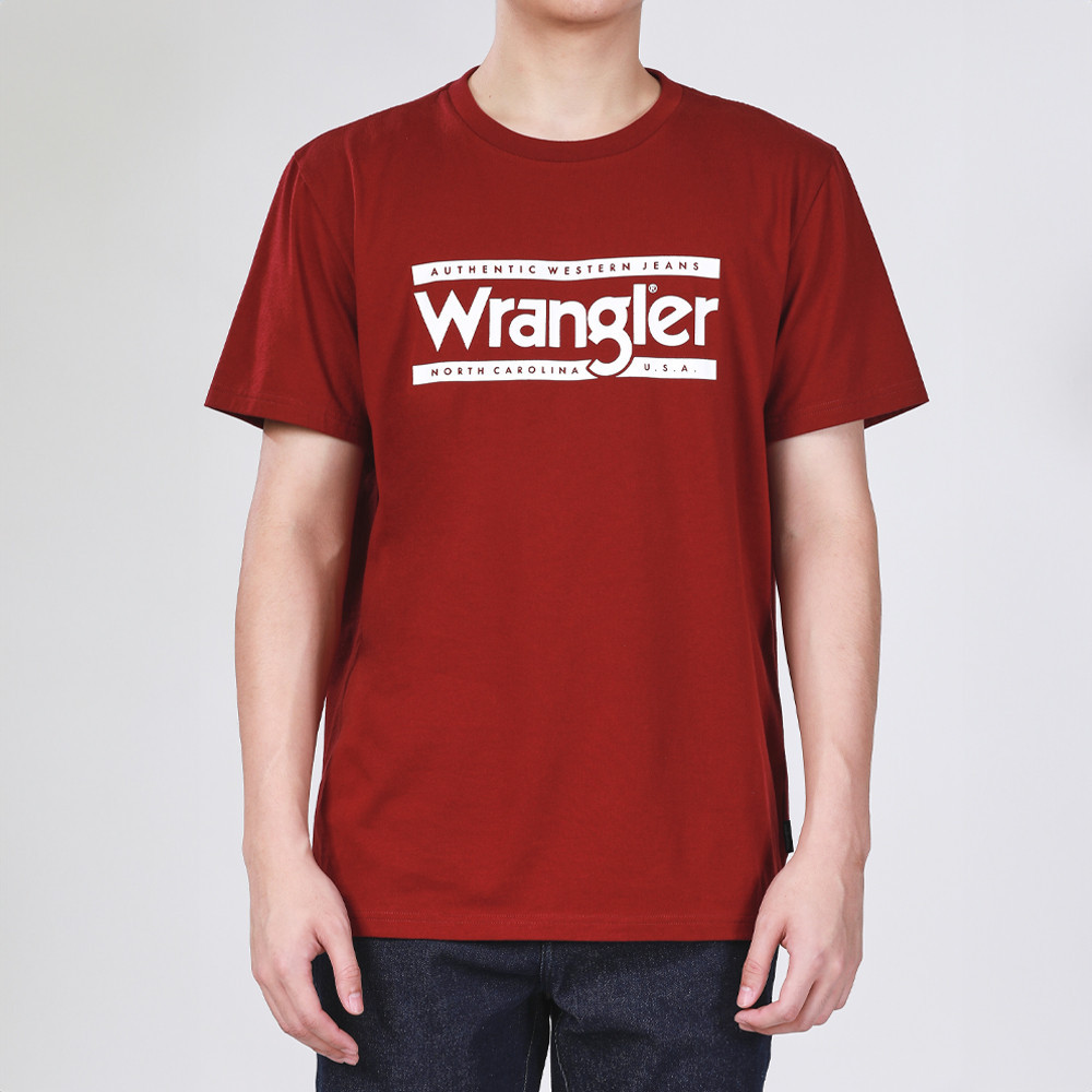 WRANGLER เสื้อยืดแขนสั้นผู้ชาย รุ่น WR F524MTSSF70 สีแดง