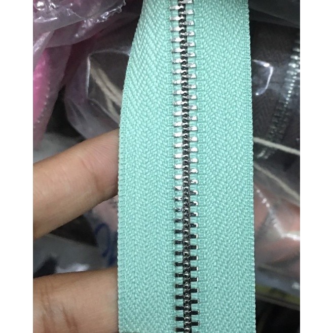 ซิปตัด เบอร์ #5 ฟันเหล็ก ( two way )  สำหรับใส่หัวซิป 2 หัวได้  เป็นซิปตัดแบ่งขายเป็นหลา