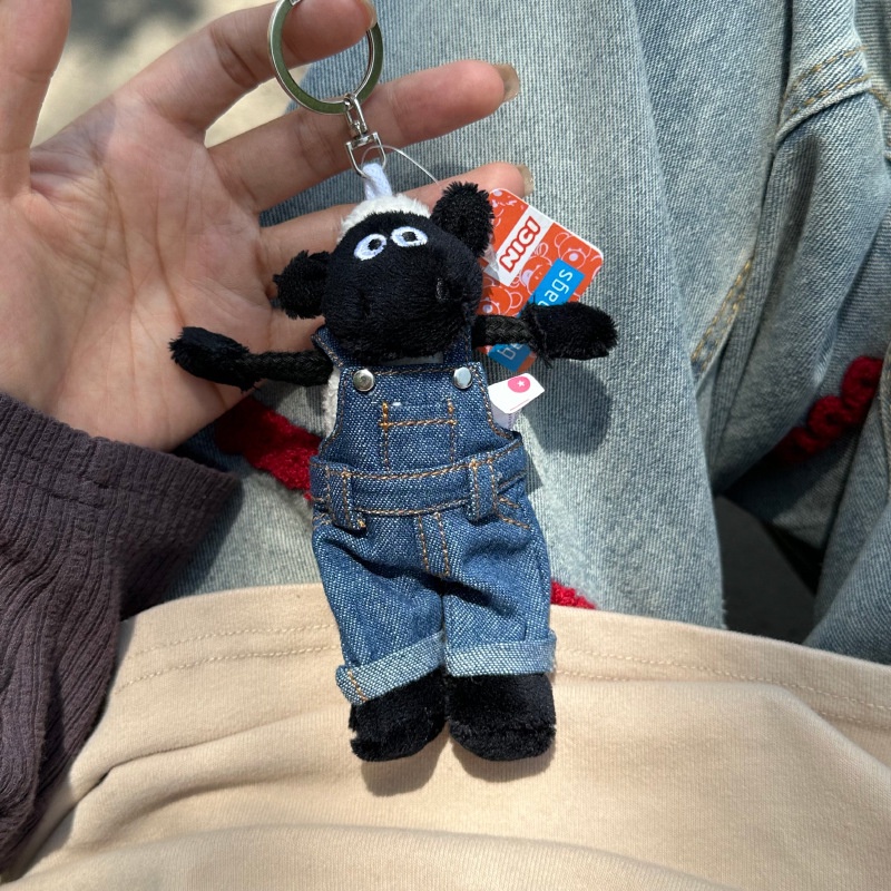 Pilot Lamb ins Overalls ขนสัตว์สีดําตัวน้อยตุ๊กตาผ้ากํามะหยี่ตุ๊กตาพวงกุญแจกระเป๋าจี้