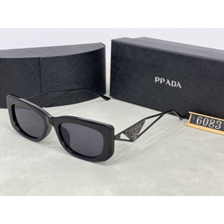 แว่นตากันแดดแฟชั่น ทรงสามเหลี่ยม พิมพ์ลายตัวอักษร P เหมาะกับ…