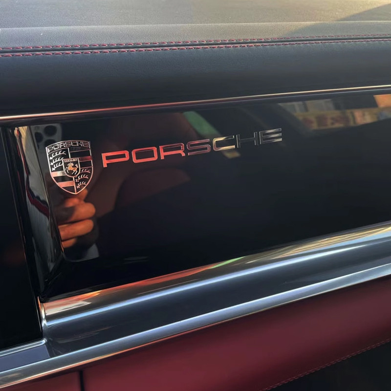 สติกเกอร์โลหะ ลายโลโก้สัญลักษณ์ Porsche สําหรับติดตกแต่งรถยนต์ Cayenne Panamera Taycan 911 Carrera Boxster 718