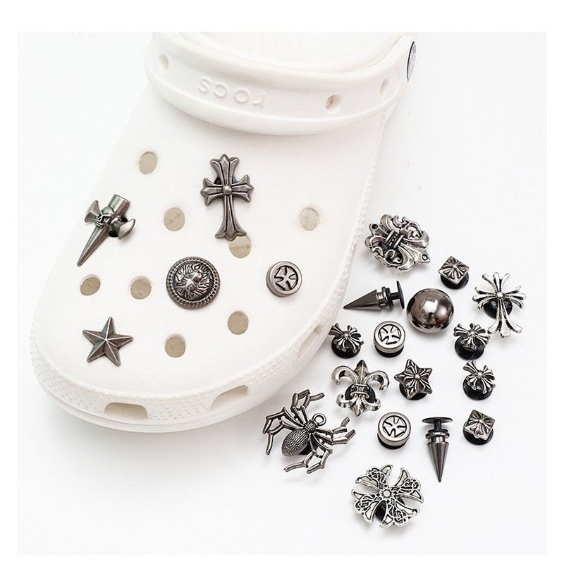【Punk&Metal 】jibitz Croc charm ชุดอุปกรณ์เสริม หมุด 3d สไตล์บาร็อค ย้อนยุค คุณภาพสูง