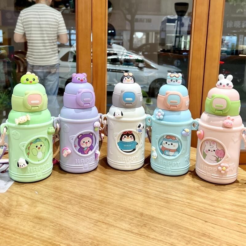 Cups ขวดน้ําสเตนเลส แก้วเยติ500มล สแตนเลส316 พร้อมหลอดดูด การ์ตูนน่ารัก เก็บความเย็น/ร้อน มีสายสะพาย กระบอกน้ำลายการ์ตูน