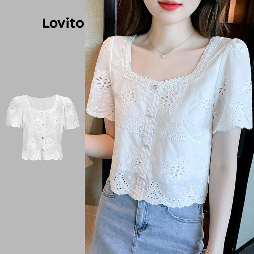 Lovito เสื้อเบลาส์ผู้หญิง ตกแต่งกระดุมด้านหน้า ปักตาไก่ สีพื้น สไตล์ลำลอง L68ED013 (สีขาว)