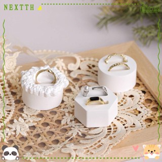 Nextth ชั้นวางแหวน เครื่องประดับ น้ําหนักเบา สีขาว ที่ใส่ยิปซั่ม แฟชั่น สร้างสรรค์ แสดง กล่องอุปกรณ์ประกอบฉากการถ่ายภาพ