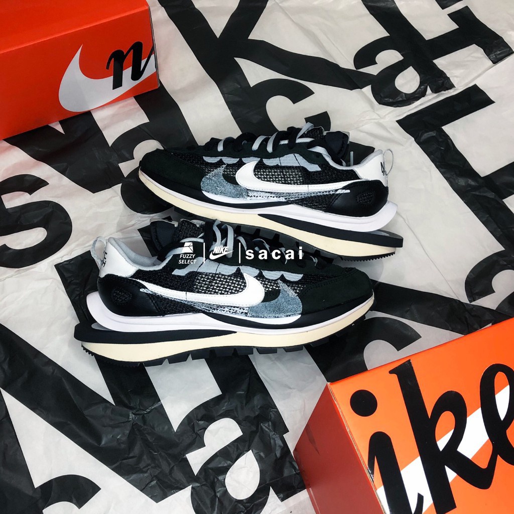 Nike Vaporwaffle Sacai รองเท้าผ้าใบลําลอง สีดํา สีขาว CV1363-001HHFF