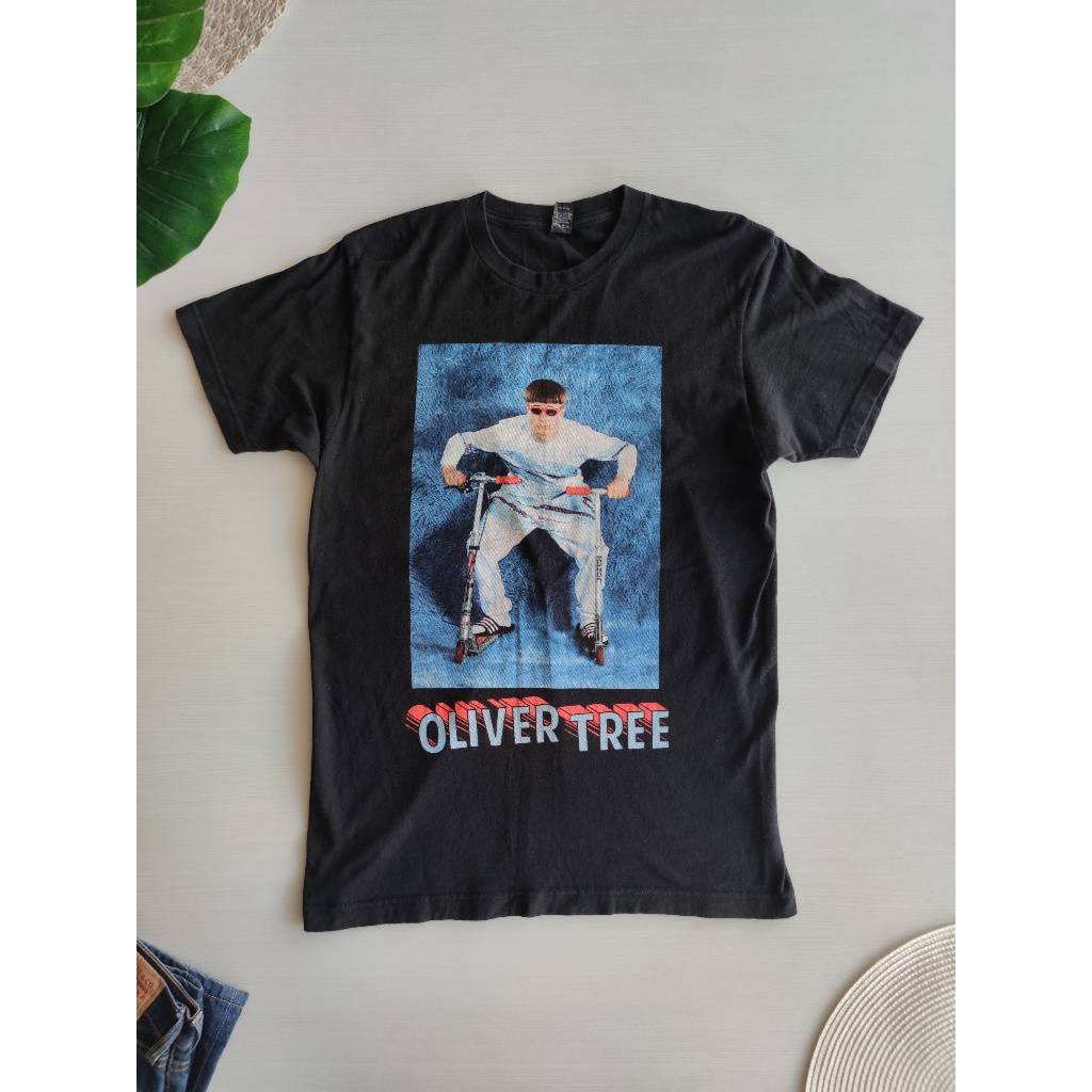 แฟชั่น เสื้อยืด Oliver Tree สีดำ ลายหน้าสวยๆ สภาพใหม่มาก Size M