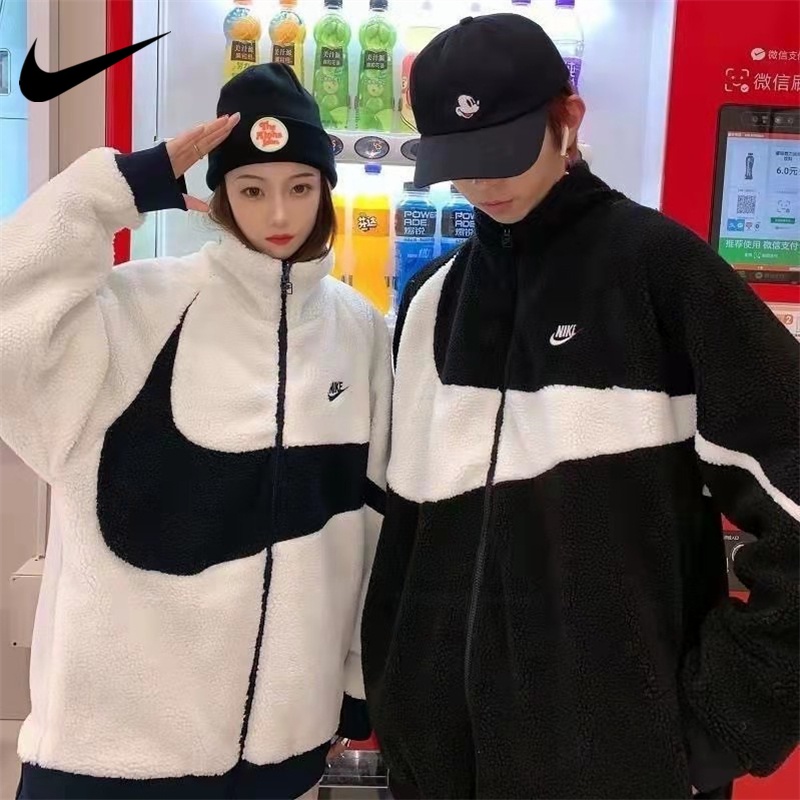 เสื้อแจ็กเก็ต หนังแกะ ผ้าฝ้าย 100% ปักลายโลโก้โคนี่ แฟชั่นฤดูหนาว สําหรับผู้ชาย และผู้หญิง