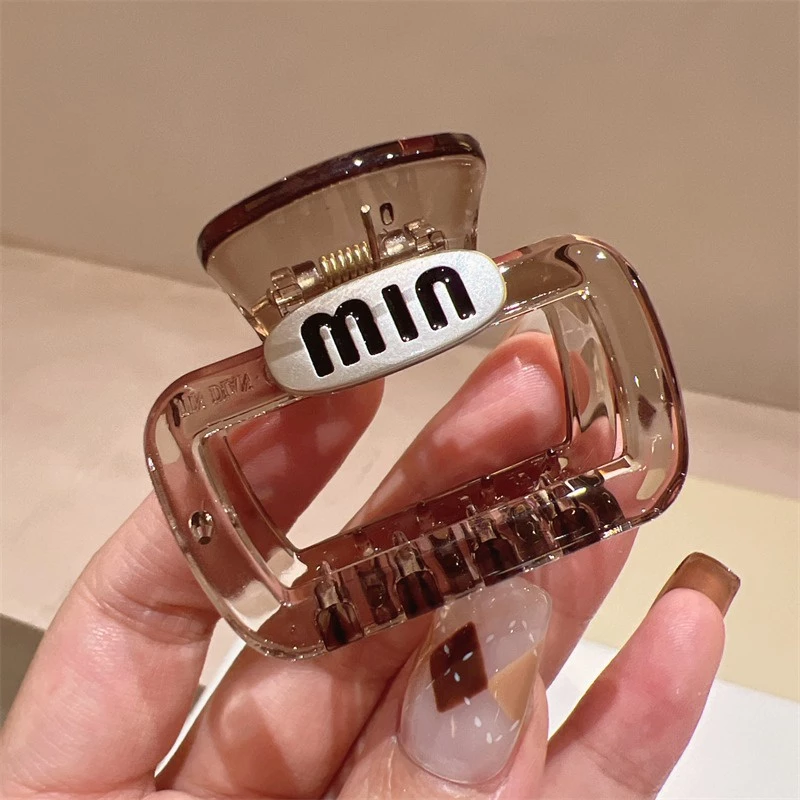 กิ๊บติดผมหางม้า ทรงสี่เหลี่ยม พิมพ์ลายตัวอักษร สีกาแฟ thumbnail 6