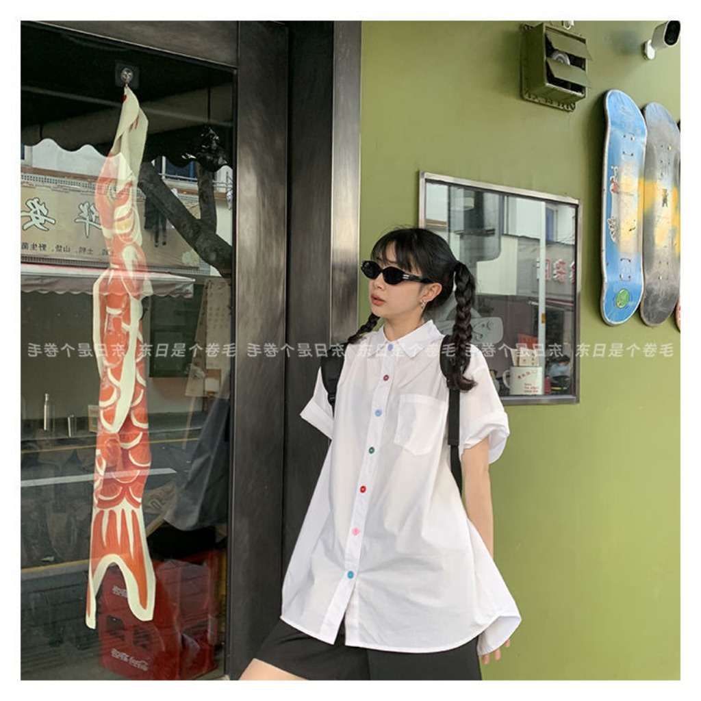 (จัดส่งจากกรุงเทพฯ) ฤดูร้อนรูปแบบใหม่ รุ้ง ปุ่ม สีขาว ของผู้หญิง หลวม เสื้อ ราคา ถูกที่สุด ดีลบีเคเค แกลเลอรีภาพที่ 6