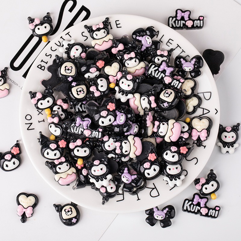 แผ่นกาวเรซิ่น ลายการ์ตูนคุโรมิ สีโปร่งใส สําหรับตกแต่งเคสโทรศัพท์มือถือ diy